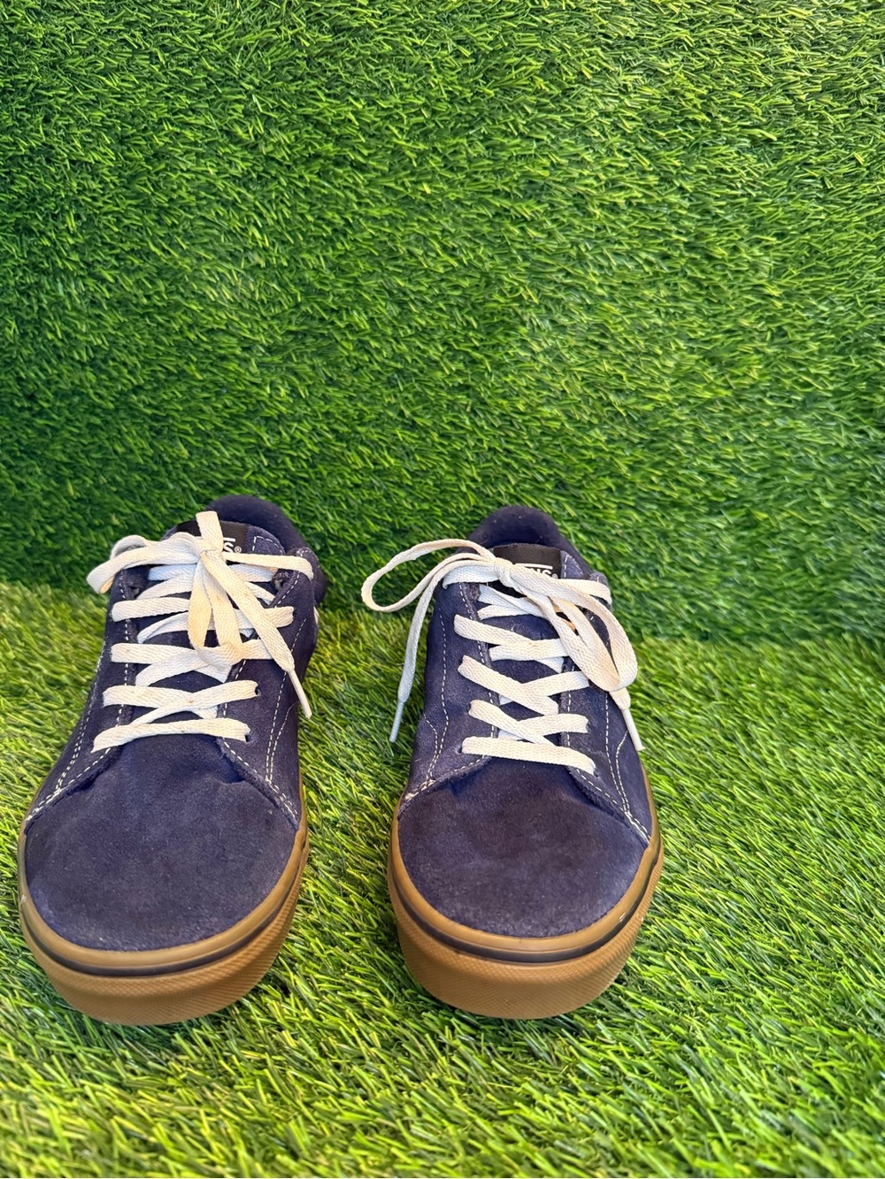 Vans Seldan Youth Navy Suede Low-Top Sneakers with Gum Sole size 6Y